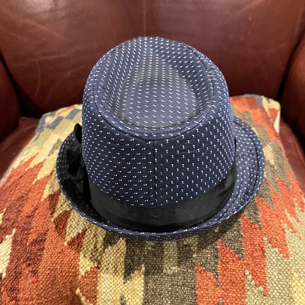 Fedora - Picture 2 of 4
